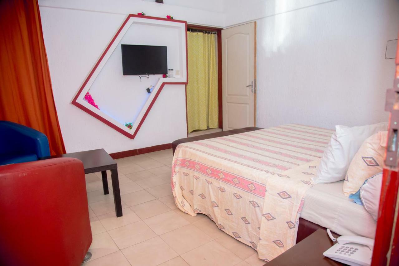 Senateur Hotel Agontinkon Cotonou Buitenkant foto