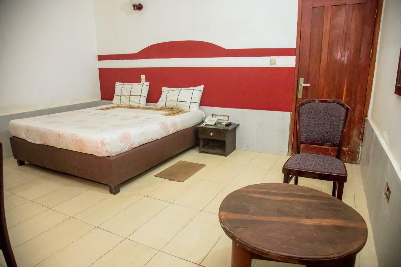 Senateur Hotel Agontinkon Cotonou Buitenkant foto